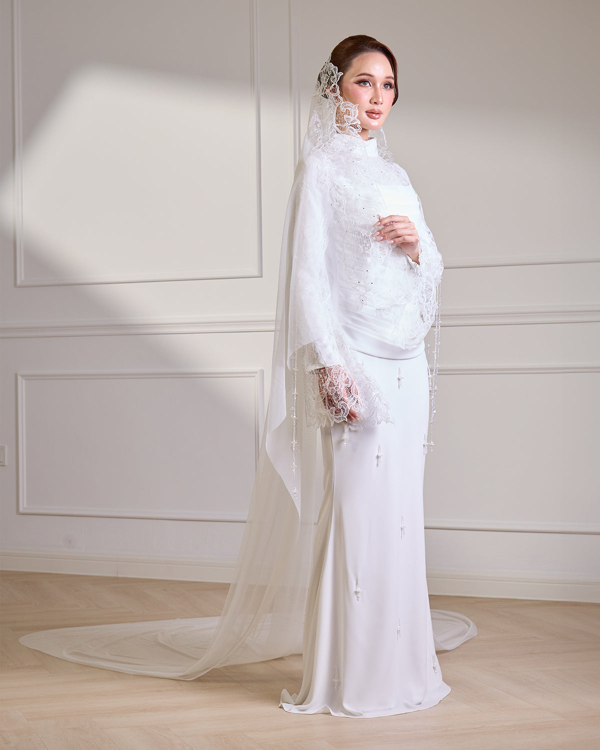 LUNEA VEIL (OFF WHITE)