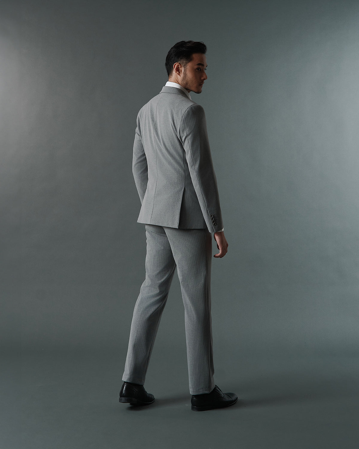 THE DOMINIC DOUBLE BREASTED SUIT (SILVER GREY)