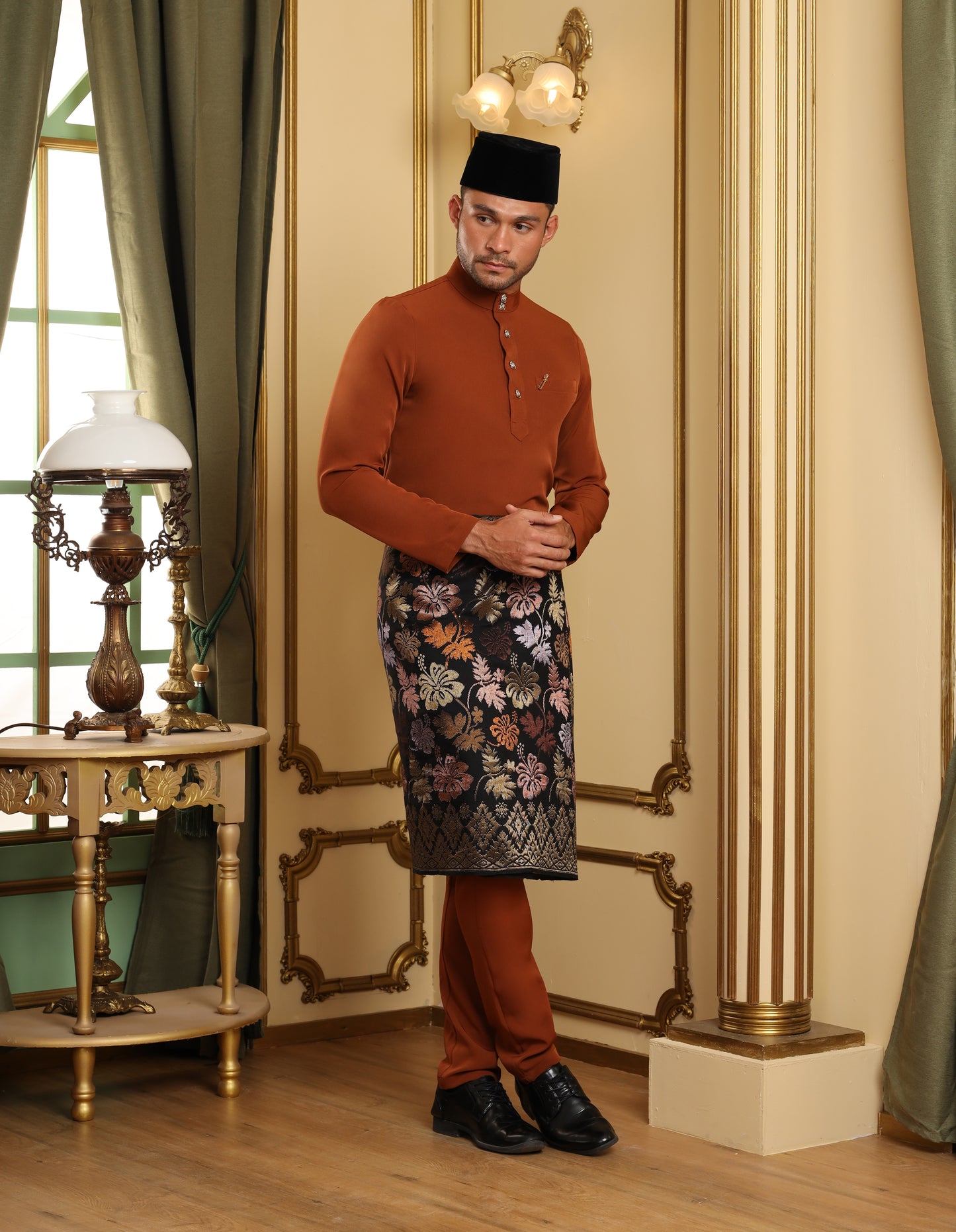 MINOR DEFECT SOULTAN BAJU MELAYU (BROWN)