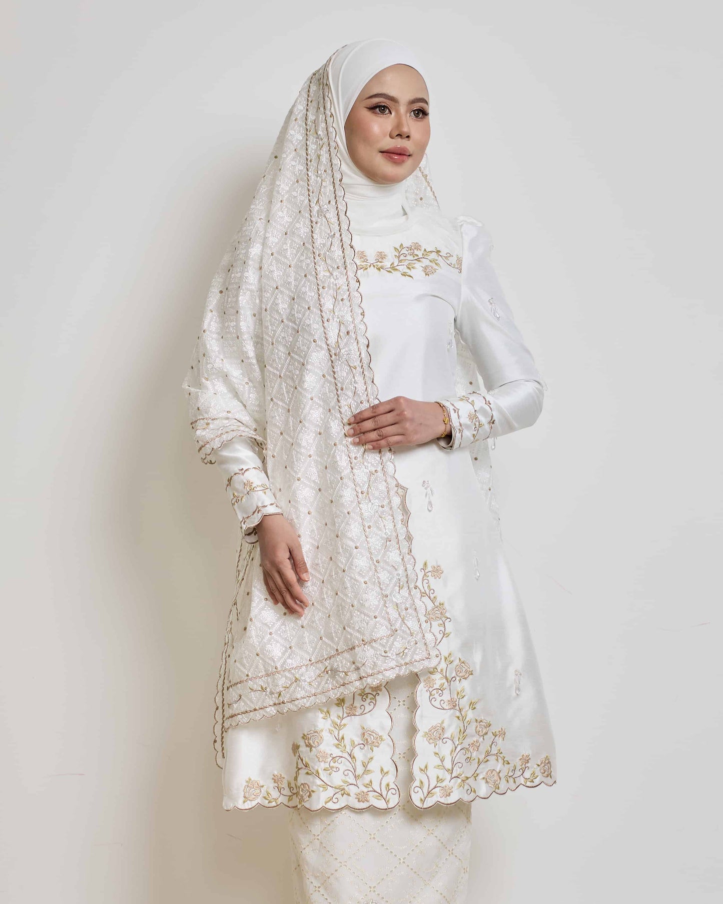 NADRA SELENDANG (OFF WHITE)