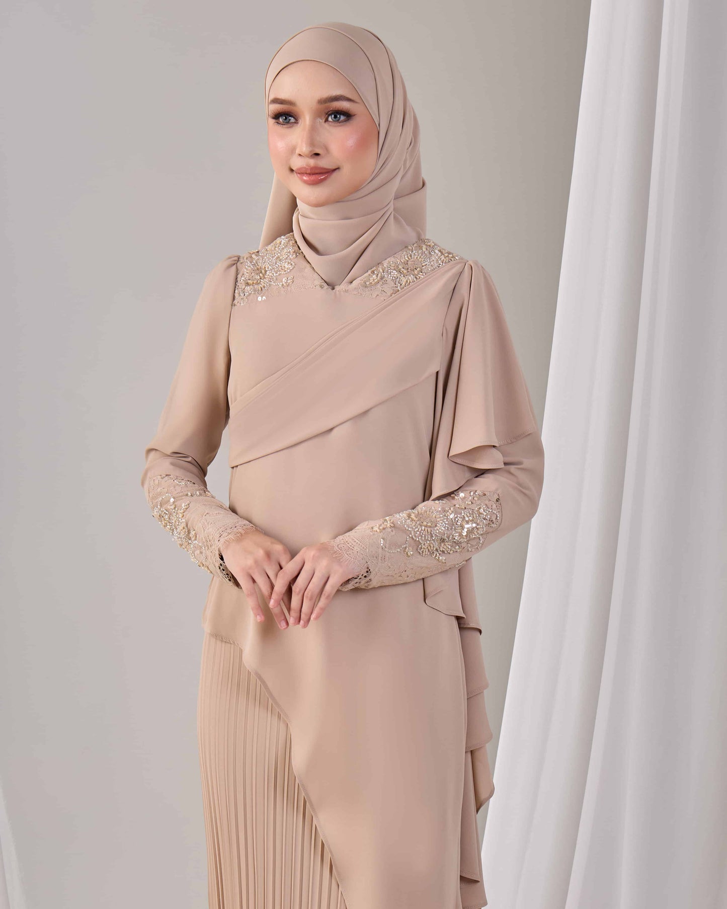 ADALINE DRESS (LATTE)
