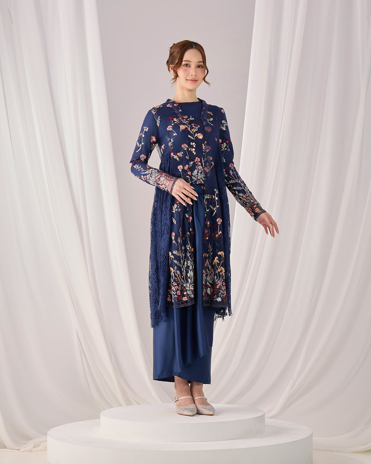 MINOR DEFECT SELINA KEBAYA (NAVY BLUE)