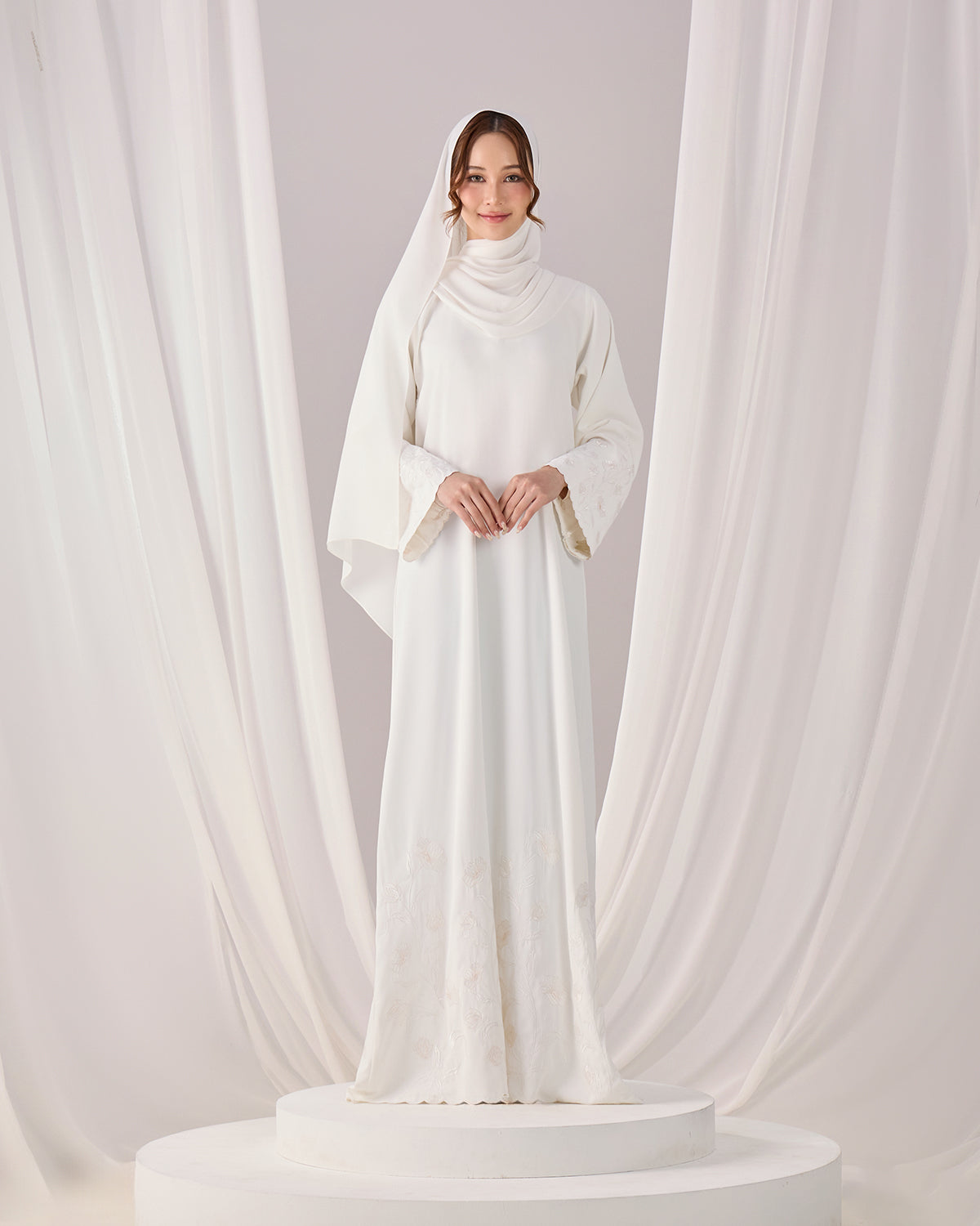 MINOR DEFECT QAFIYA ABAYA (OFF WHITE)