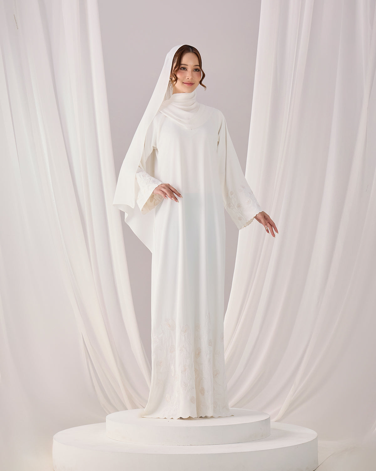 MINOR DEFECT QAFIYA ABAYA (OFF WHITE)