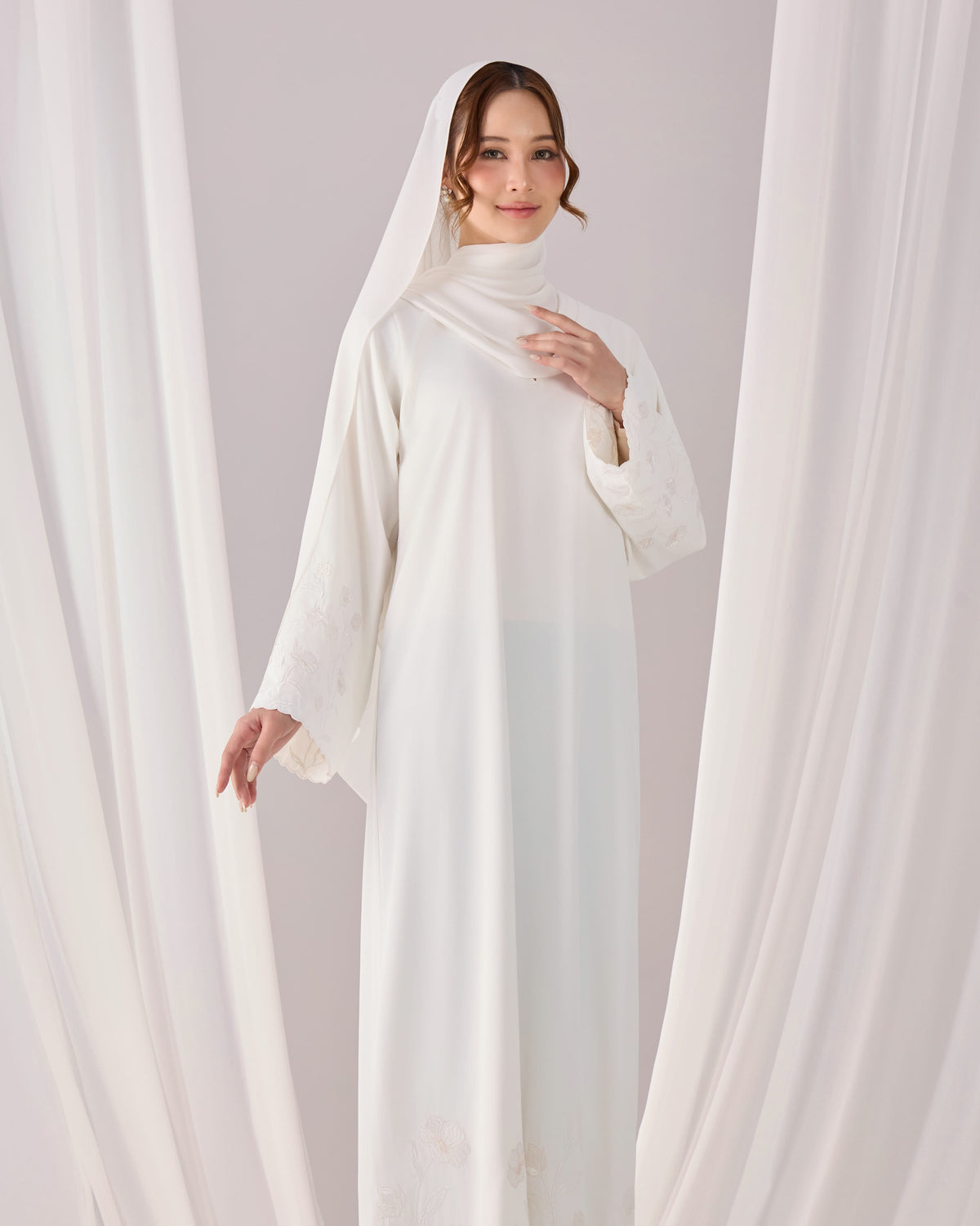 MINOR DEFECT QAFIYA ABAYA (OFF WHITE)