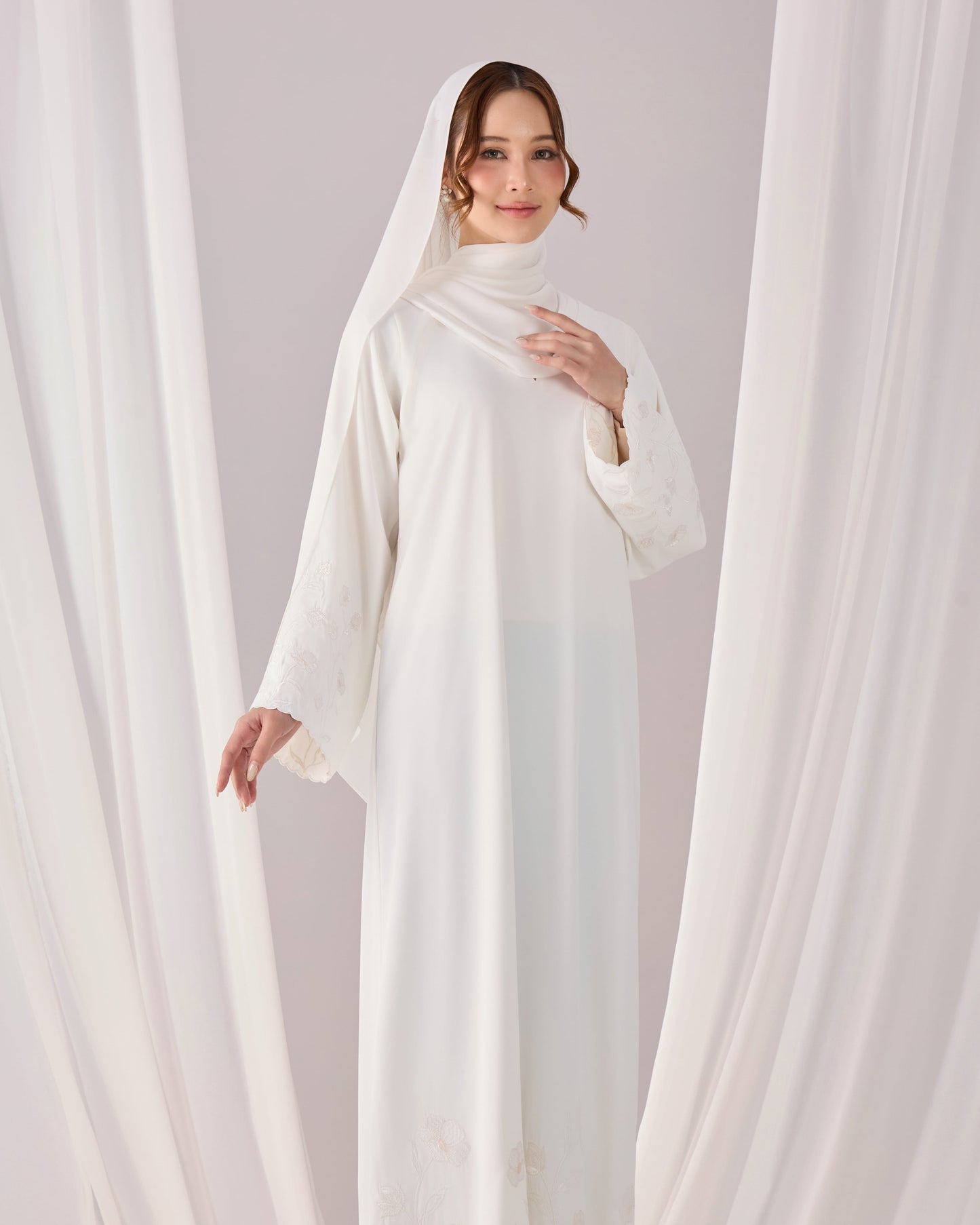 QAFIYA ABAYA (OFF WHITE)