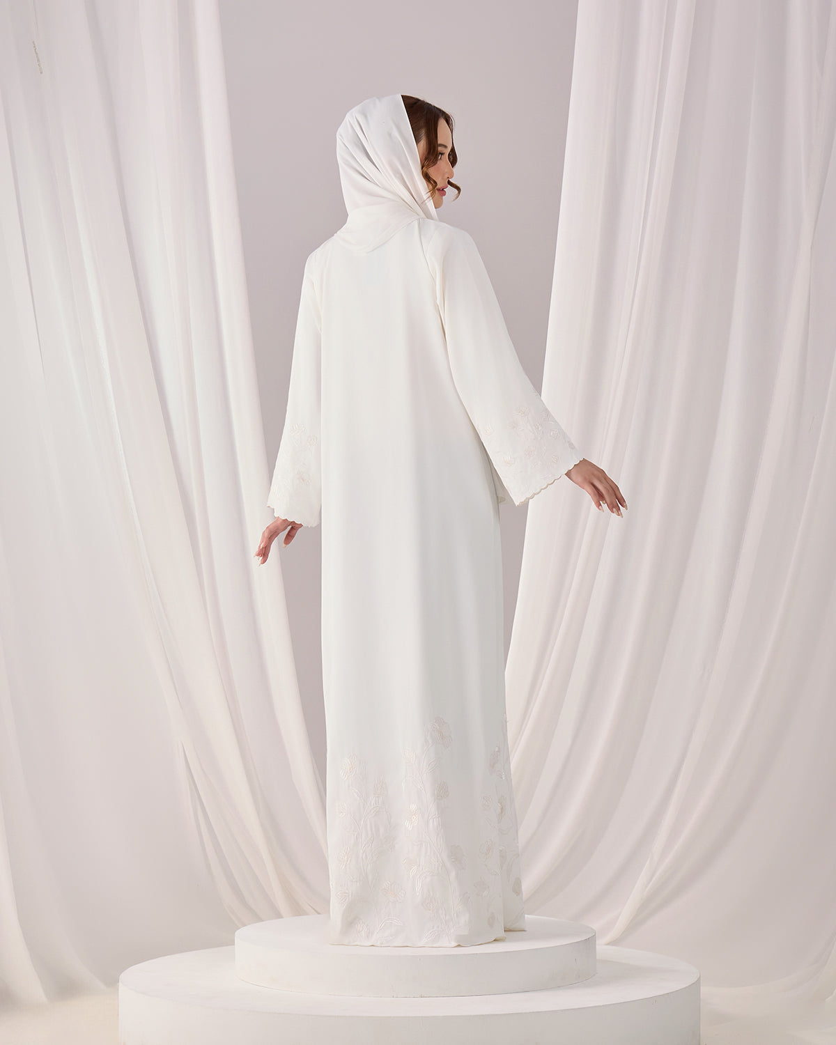 MINOR DEFECT QAFIYA ABAYA (OFF WHITE)