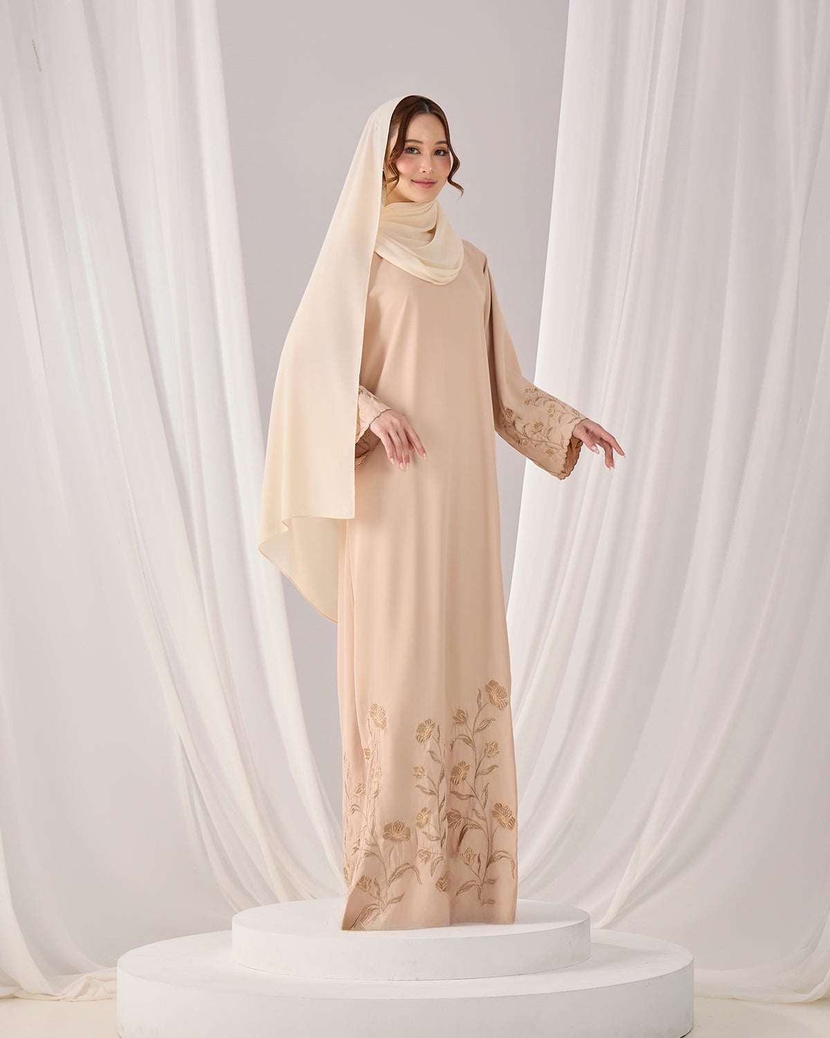 MINOR DEFECT QAFIYA ABAYA (CHAMPAGNE)