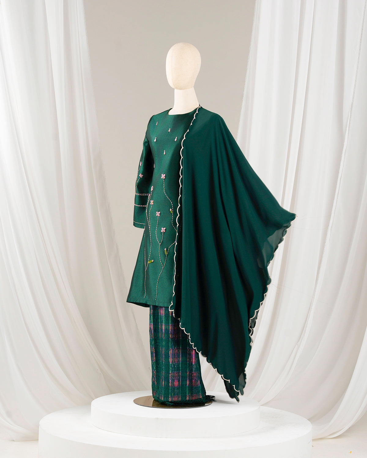 IRINA SELENDANG (EMERALD GREEN)