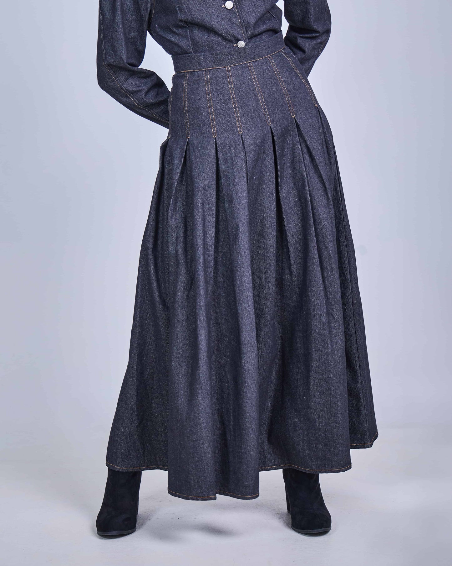 ELRA DENIM PLEATED SKIRT (BLACK)