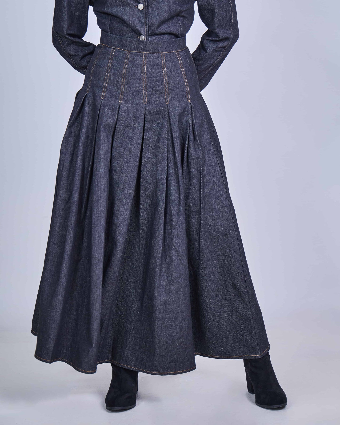 ELRA DENIM PLEATED SKIRT (BLACK)
