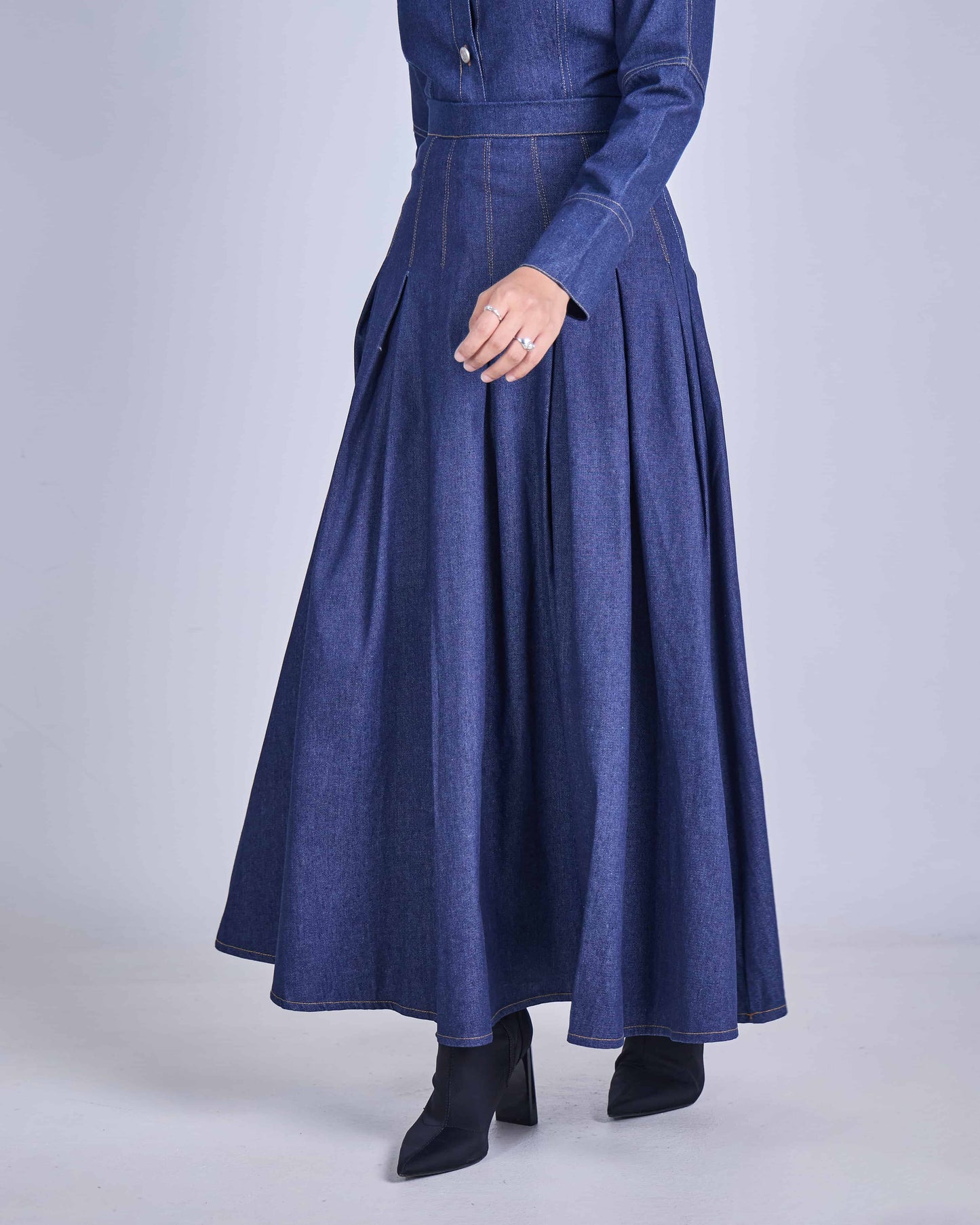ELRA DENIM PLEATED SKIRT (DARK BLUE)