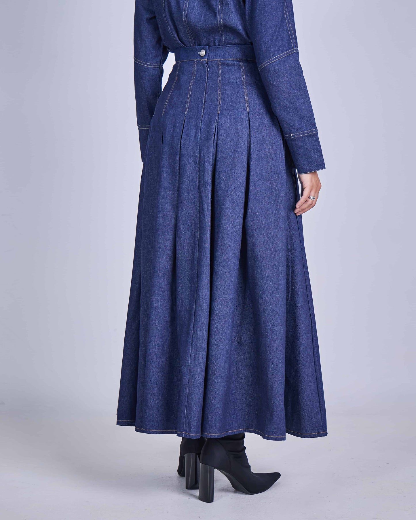 ELRA DENIM PLEATED SKIRT (DARK BLUE)
