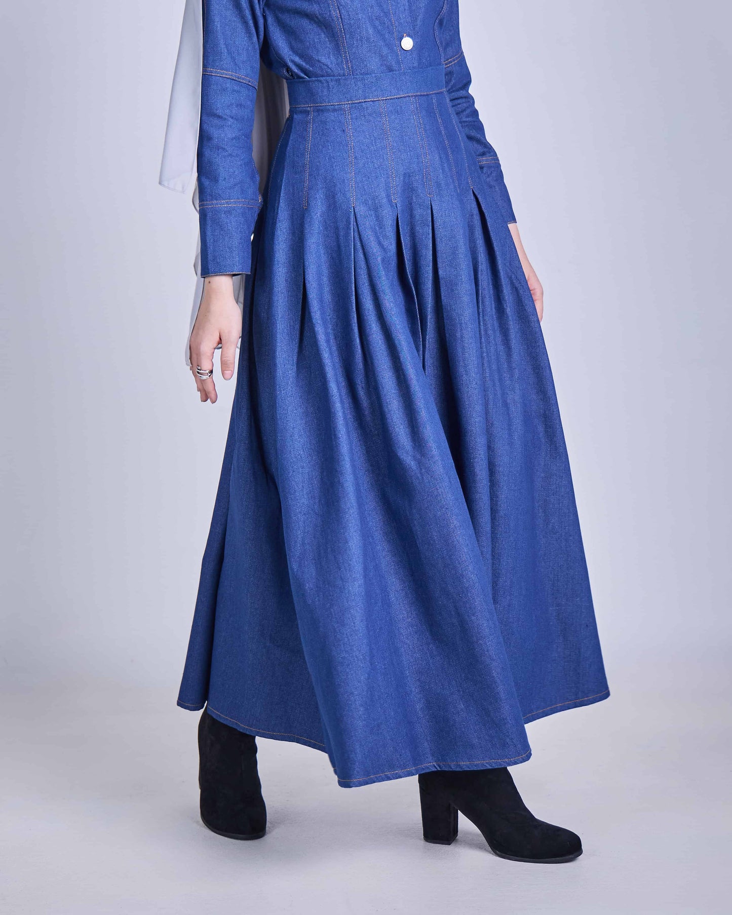 ELRA DENIM PLEATED SKIRT (LIGHT BLUE)