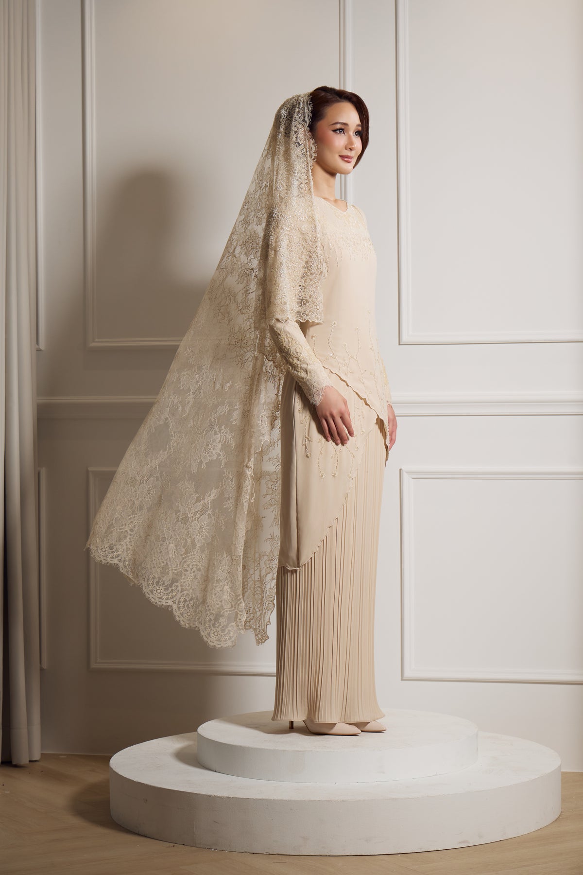 LANA VEIL (CHAMPAGNE)
