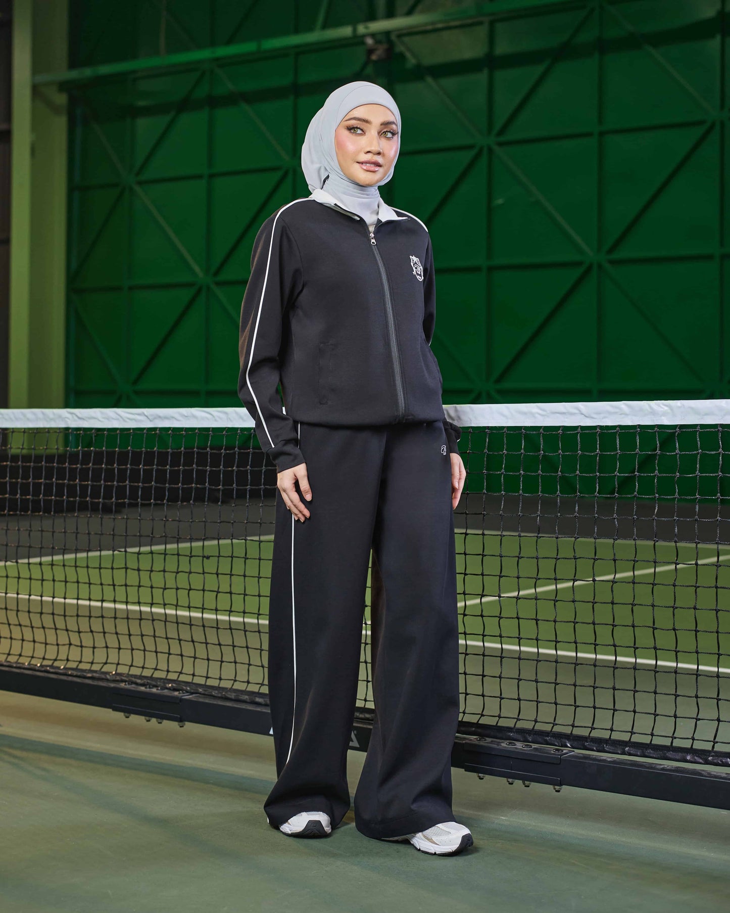 AVERY ZIPPER JUMPER (BLACK)