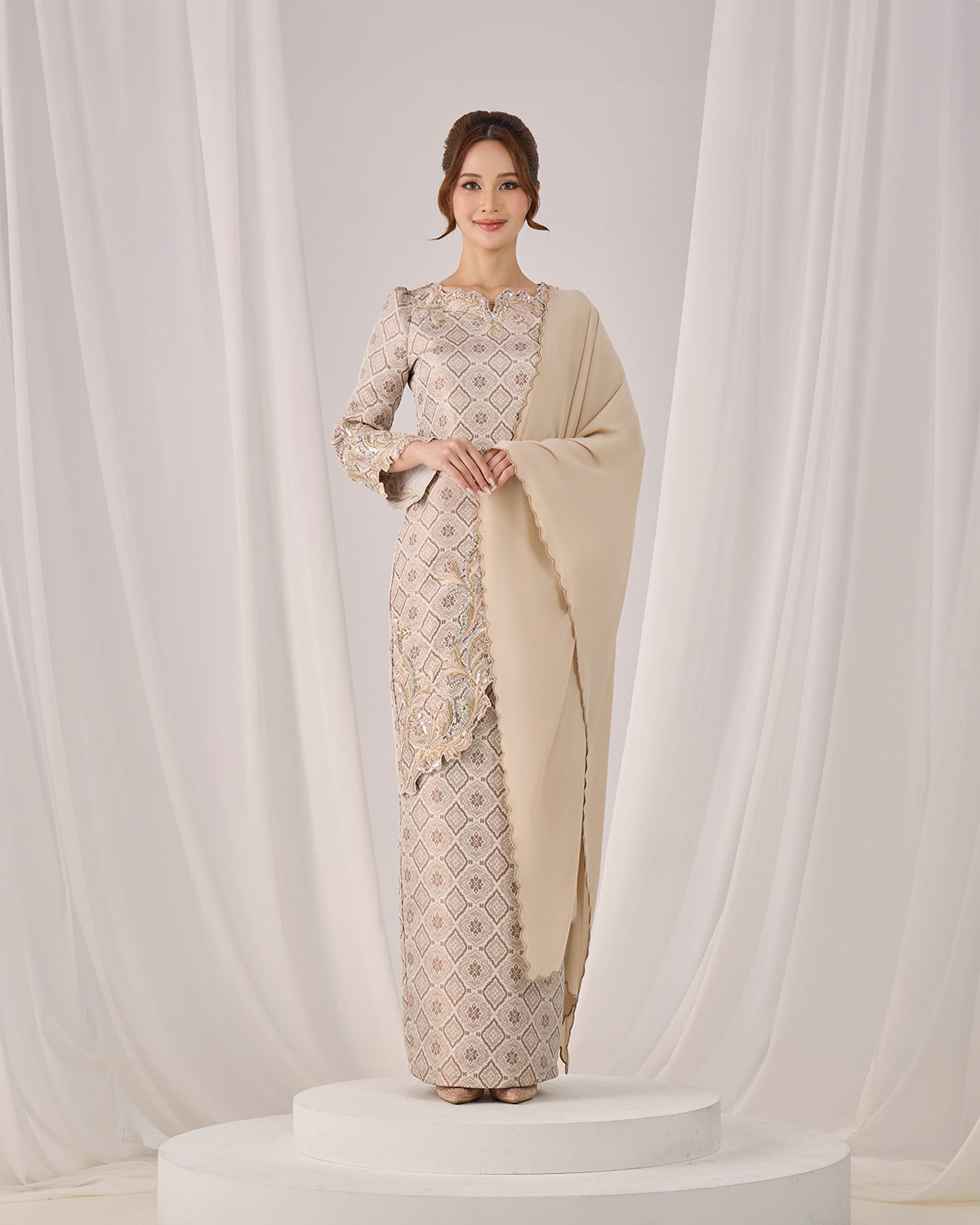 IRINA SELENDANG (CHAMPAGNE)