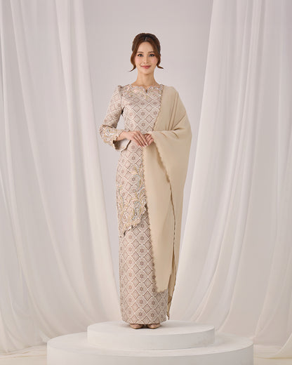 IRINA SELENDANG (CHAMPAGNE)