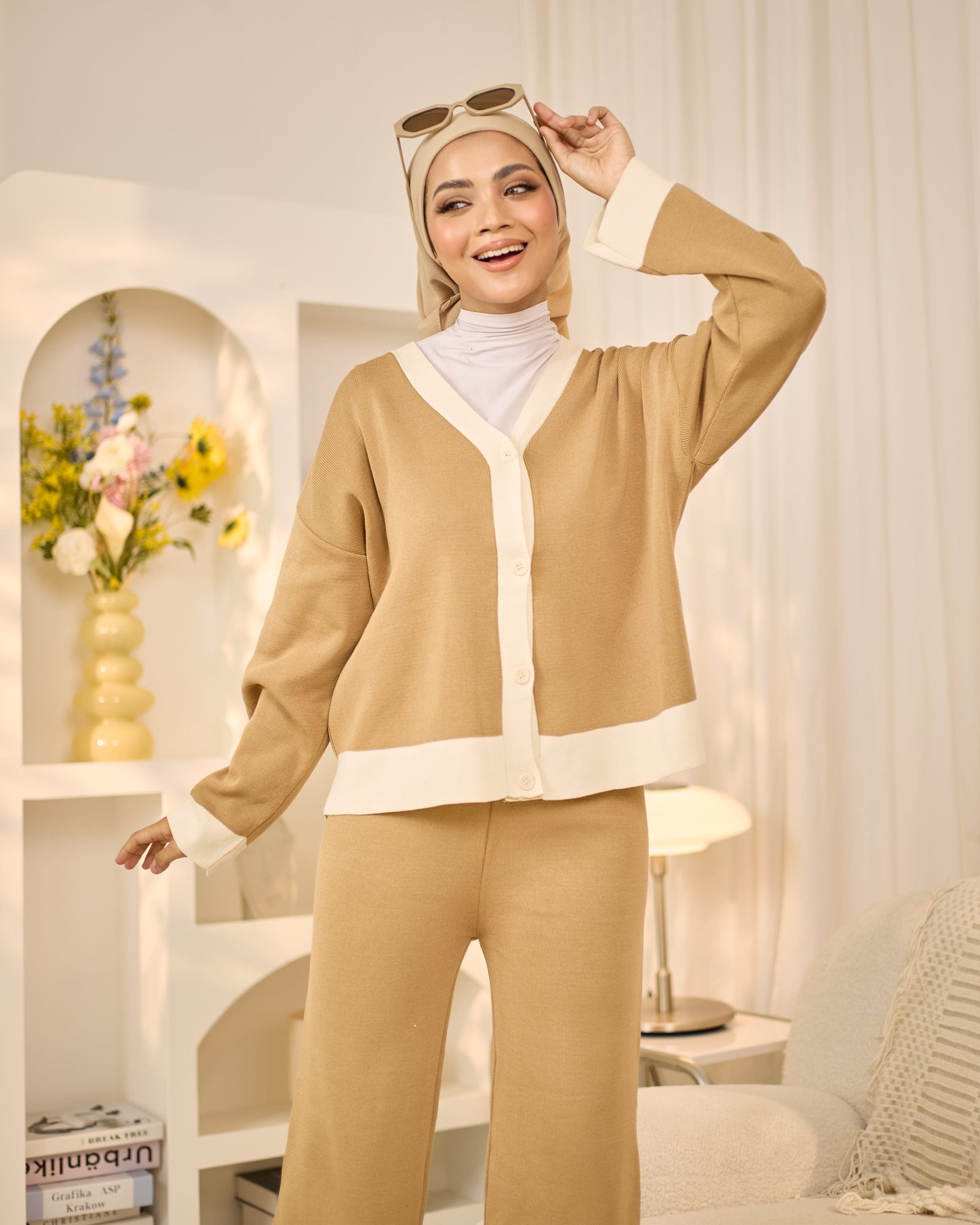 CARDI BUTTON SET (LIGHT BROWN)