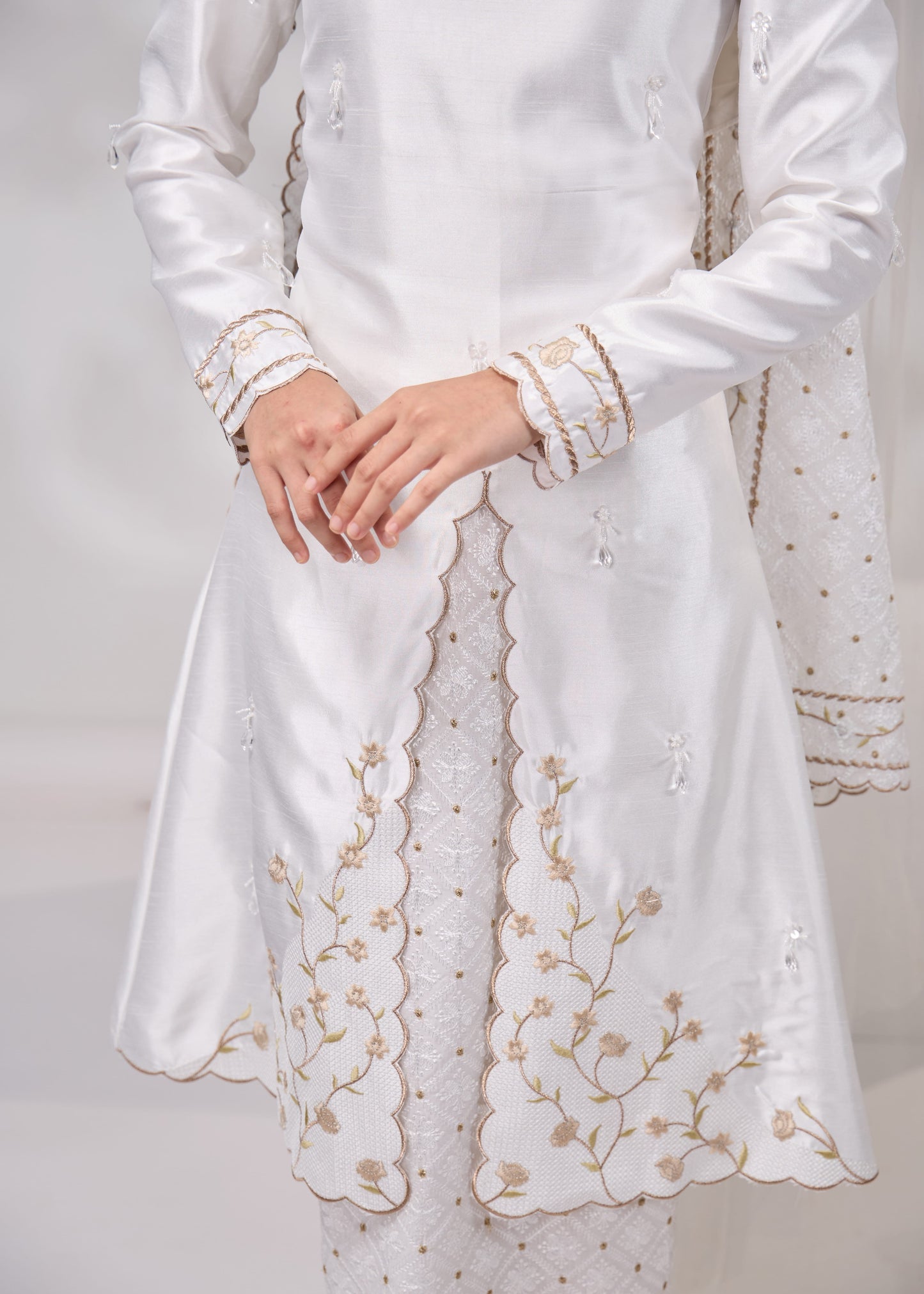 ALANNA KURUNG (OFF WHITE)