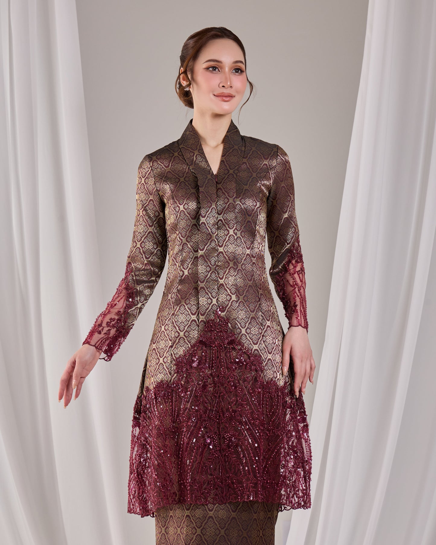 MINOR DEFECT KAREENA KEBAYA (BURGUNDY)