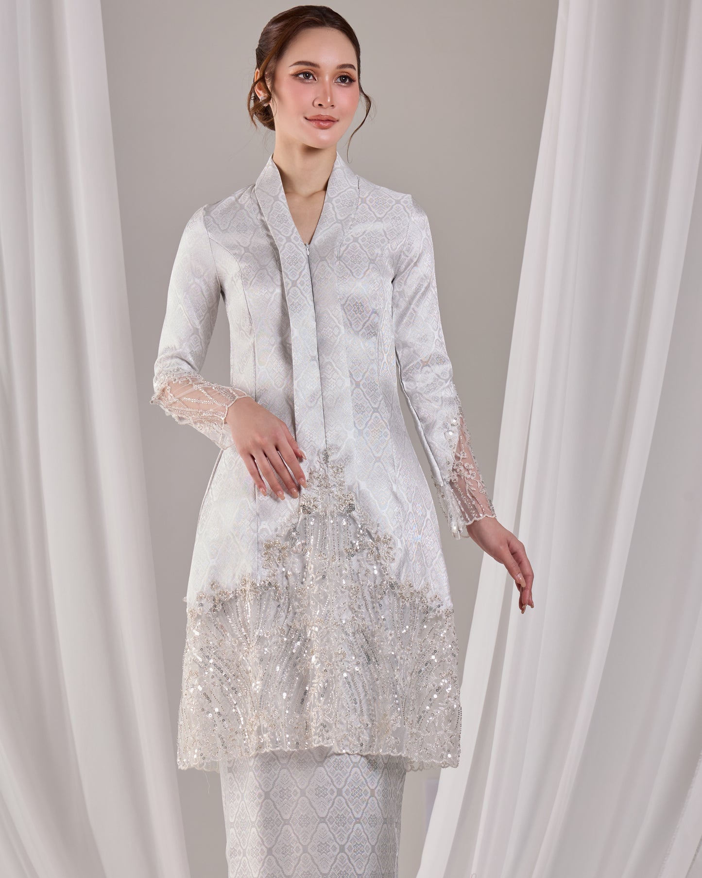 KAREENA KEBAYA (SILVER WHITE)