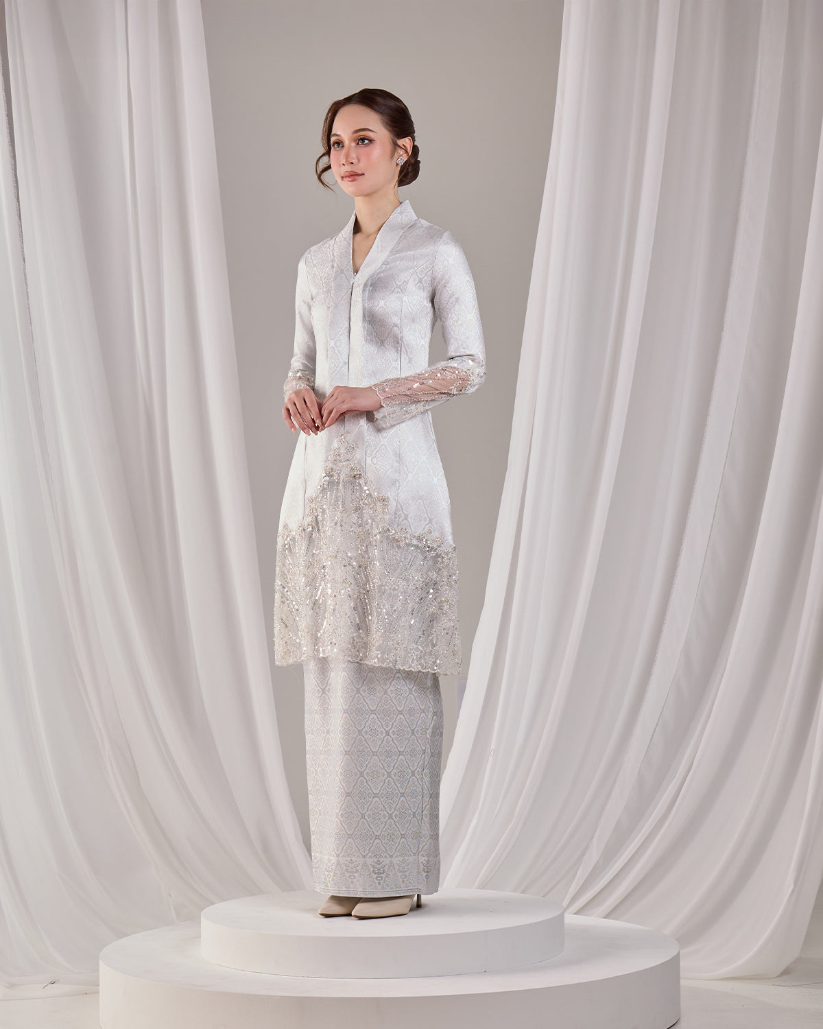 KAREENA KEBAYA (SILVER WHITE)