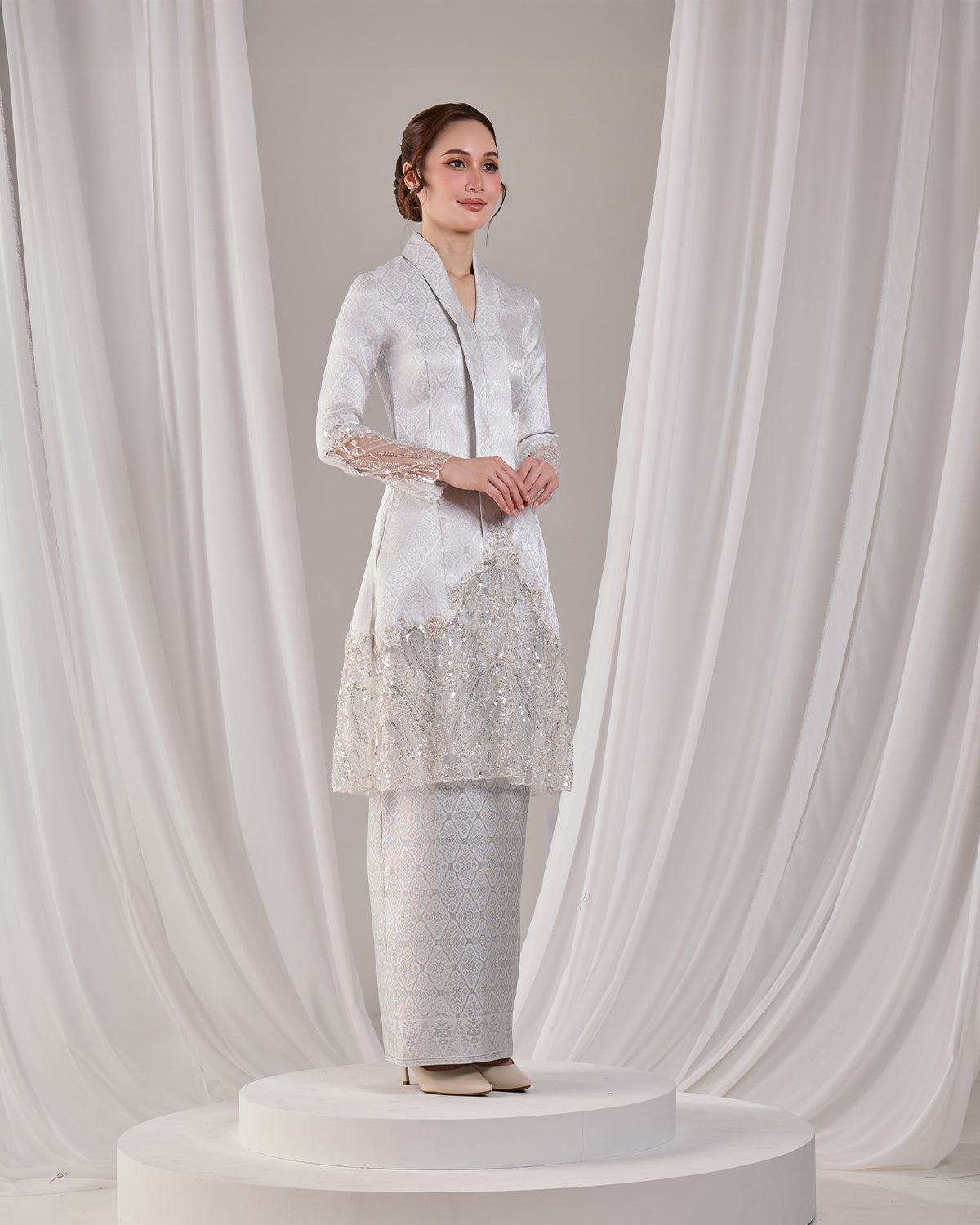 KAREENA KEBAYA (SILVER WHITE)