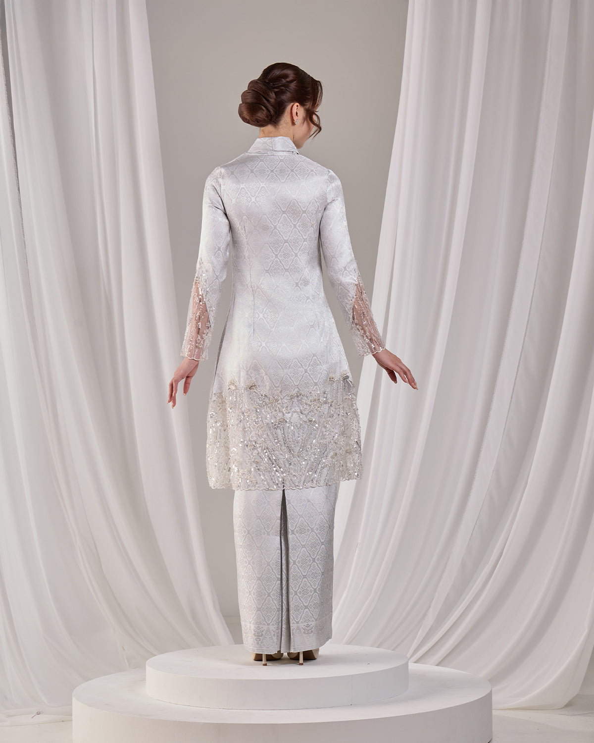 KAREENA KEBAYA (SILVER WHITE)