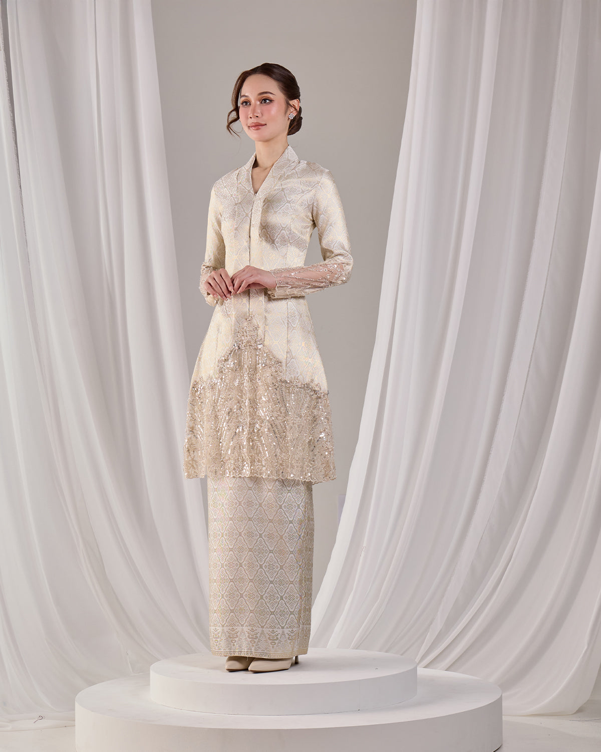 KAREENA KEBAYA (CREAM)