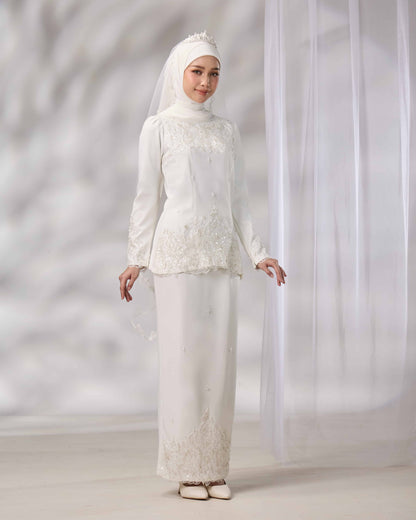 MINOR DEFECT ATHLEA KURUNG (OFF WHITE)