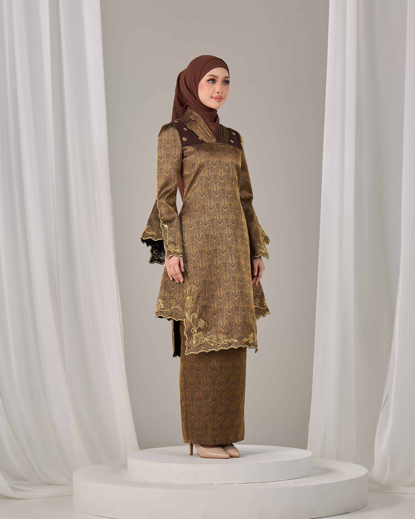 AMANDA KURUNG (RICH BROWN)