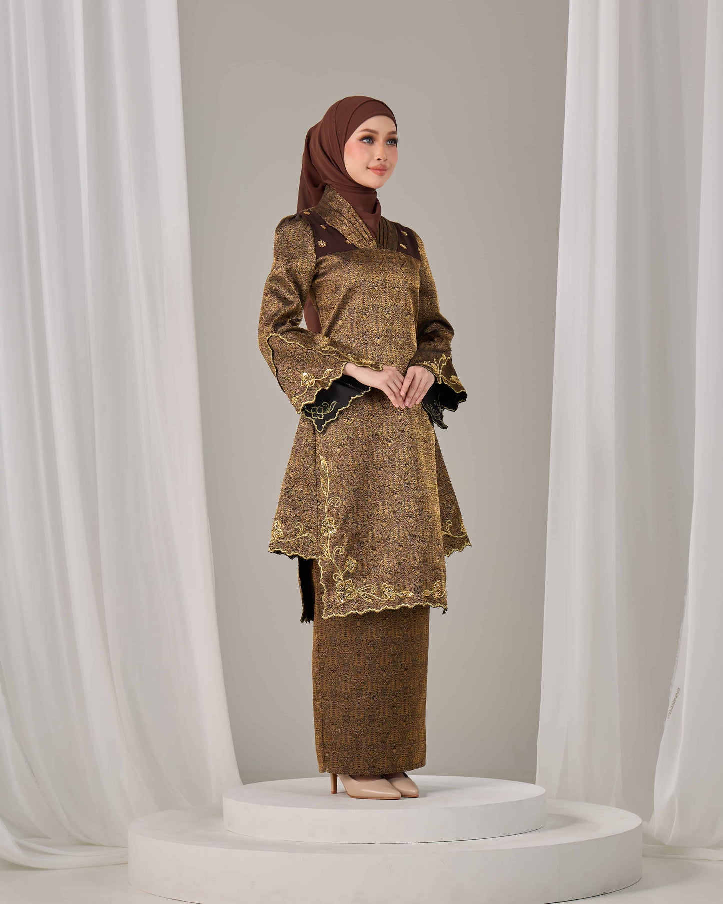 AMANDA KURUNG (RICH BROWN)