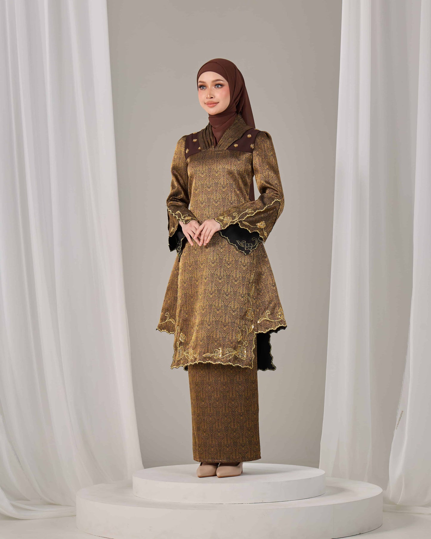 AMANDA KURUNG (RICH BROWN)