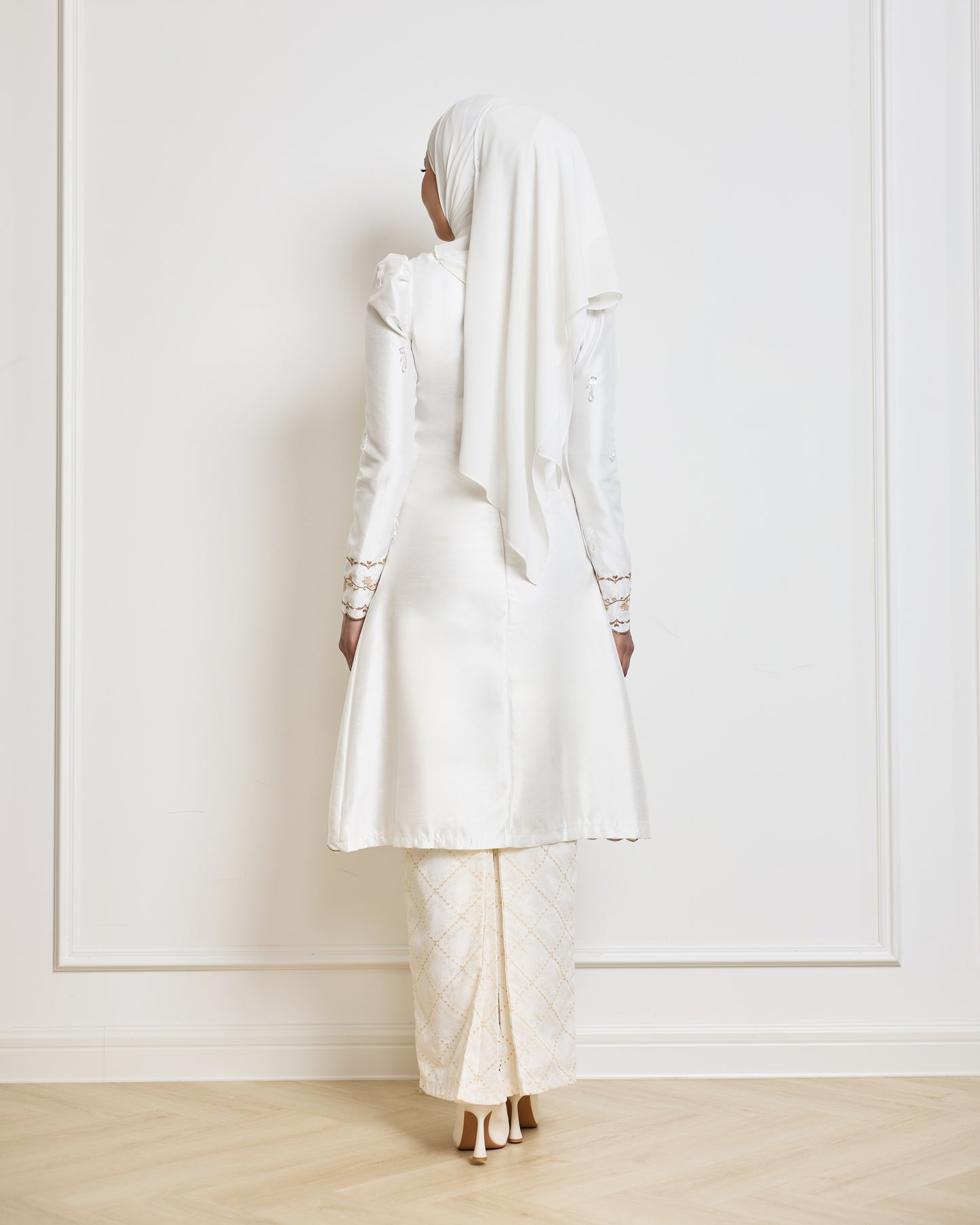 NADRA KURUNG (OFF WHITE)
