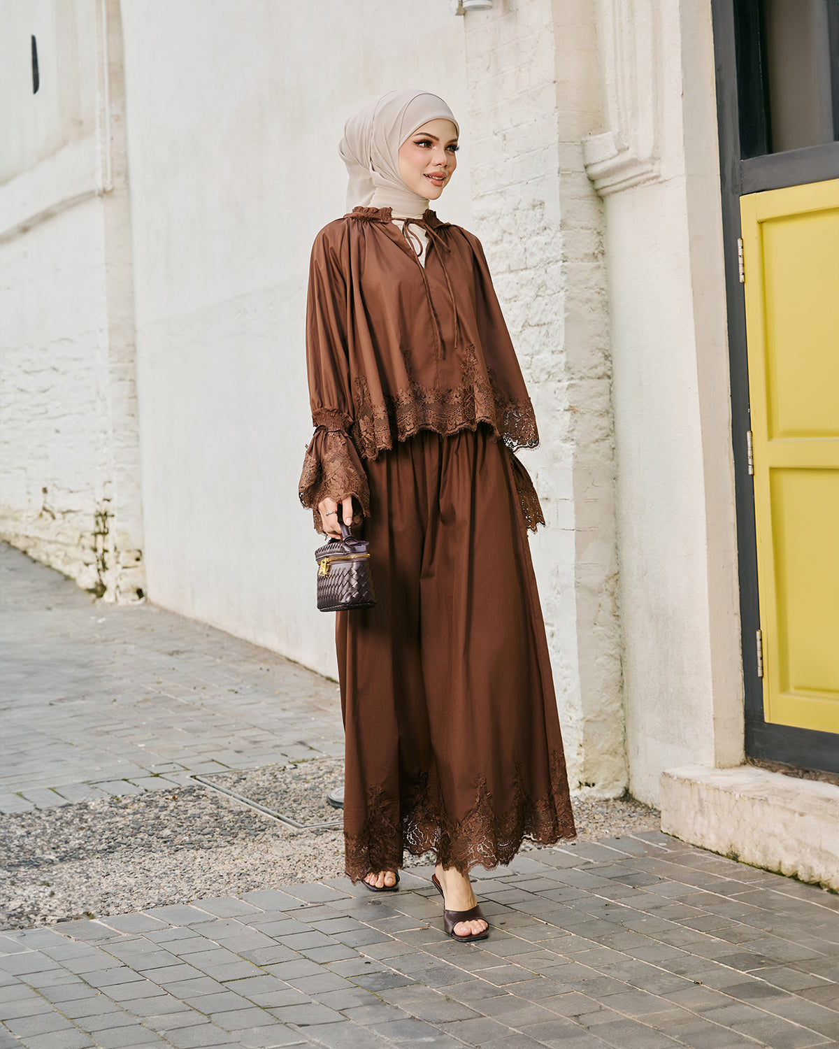 LA VIÉ (BROWN)