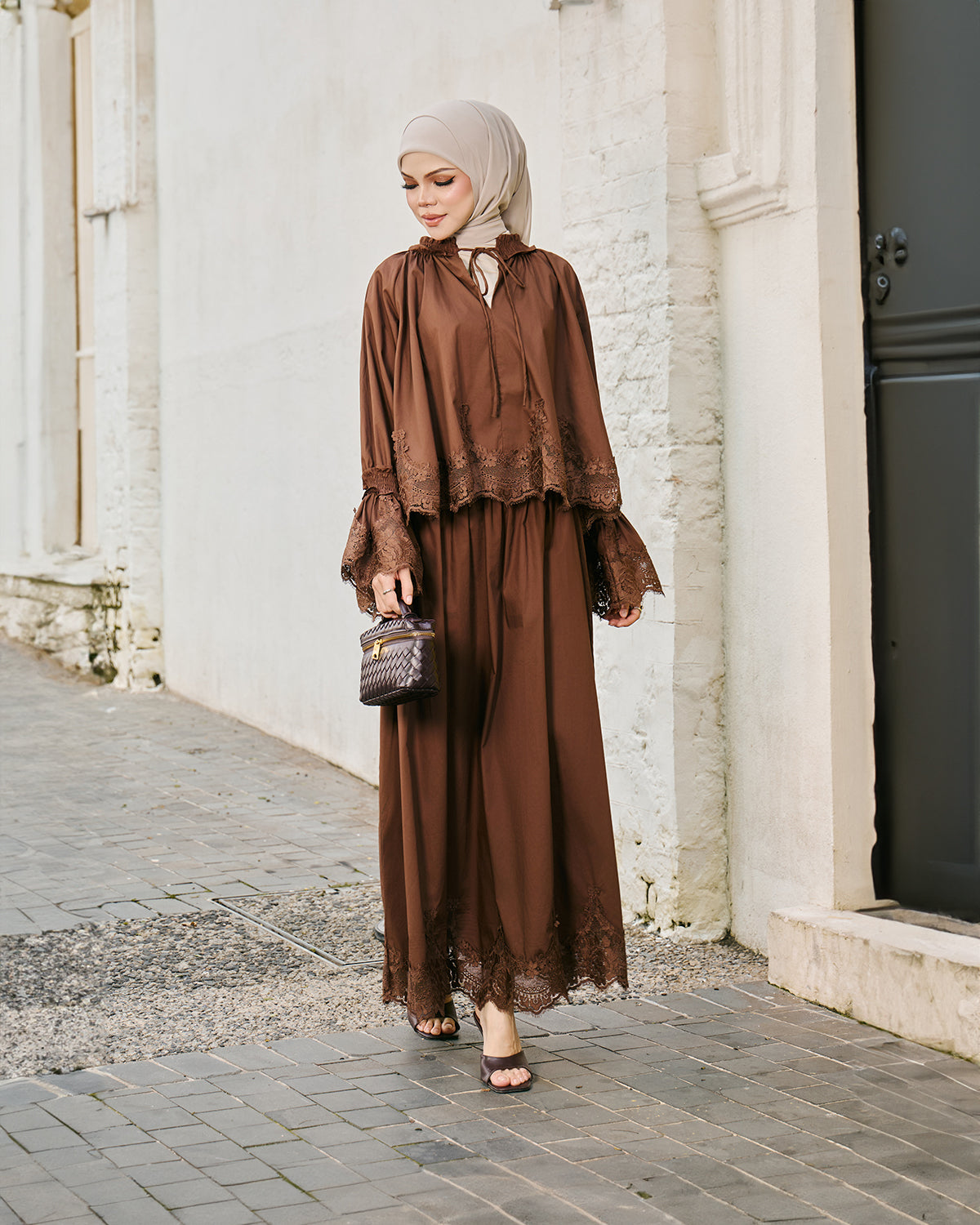 LA VIÉ (BROWN)
