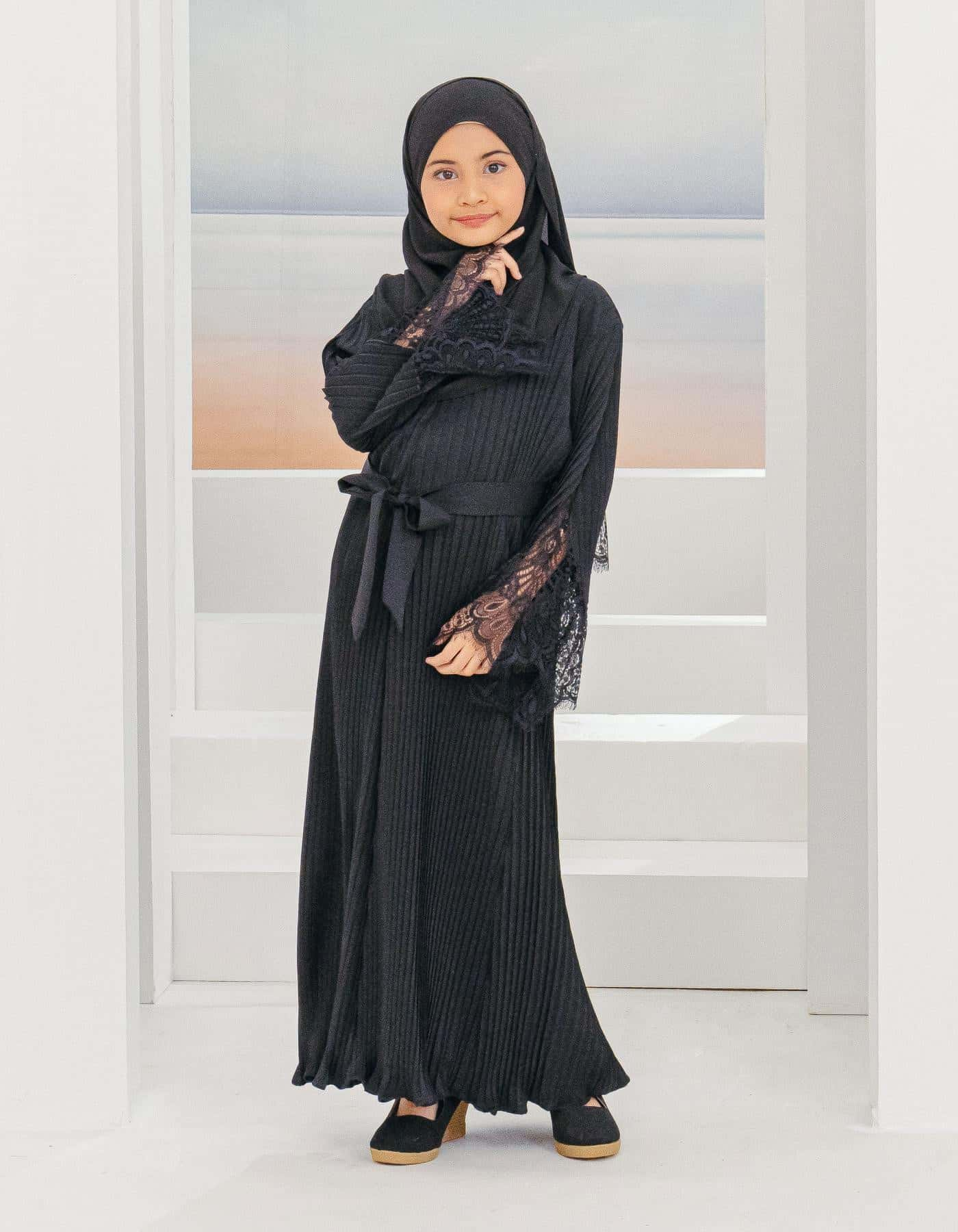 ALEENA PLEATED ABAYA FOR KIDS (BLACK)