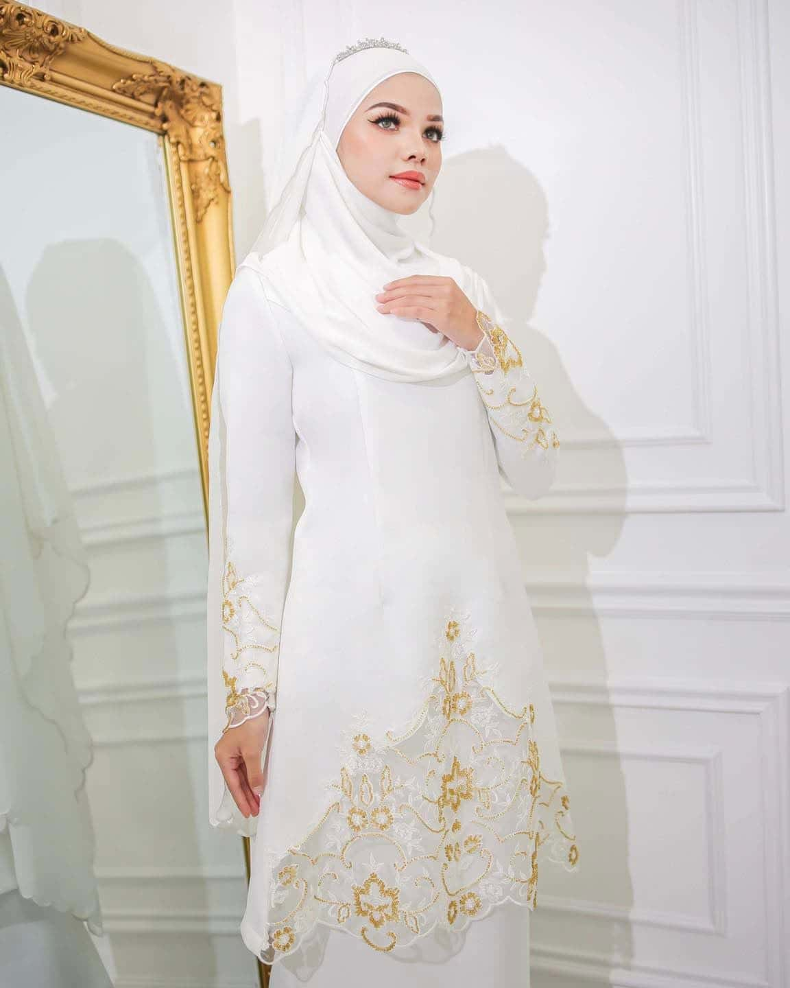 ALISA KURUNG (WHITE)