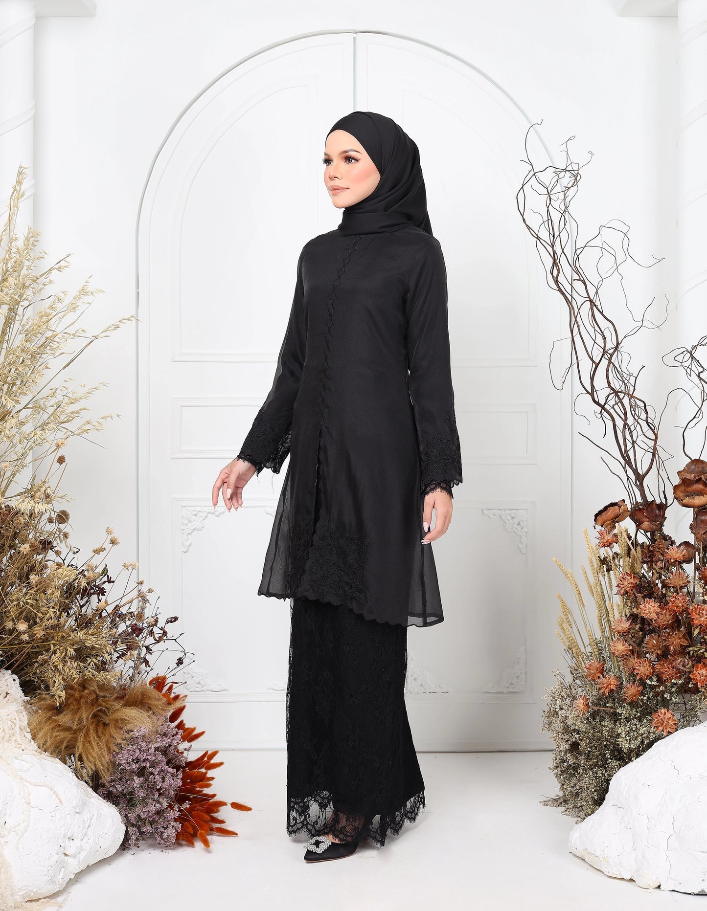 MINOR DEFECT AMAYA KEBAYA (BLACK)