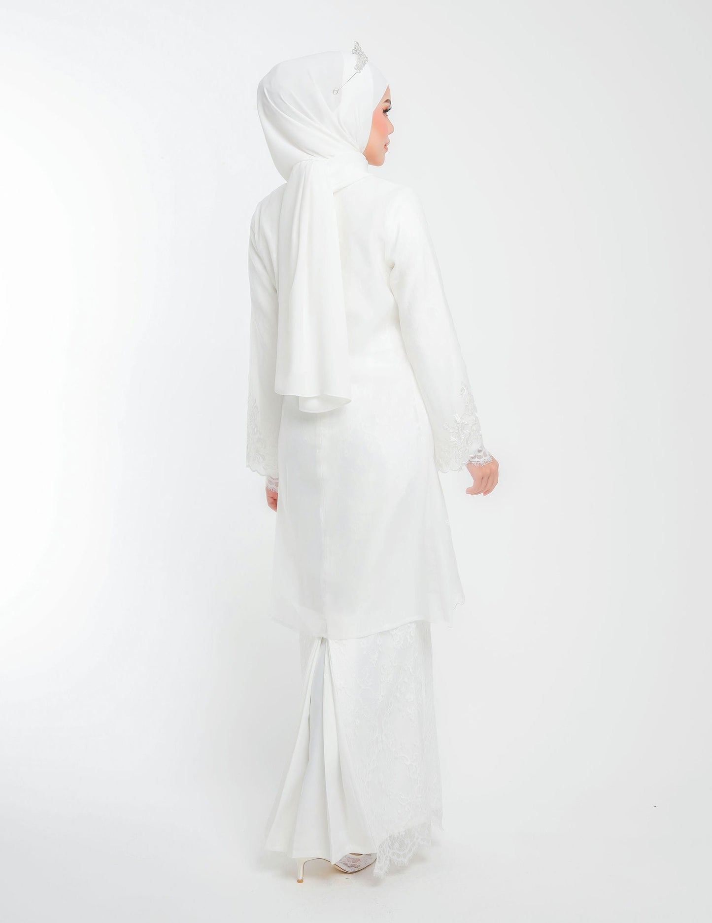 MINOR DEFECT AMAYA KEBAYA (OFF WHITE)