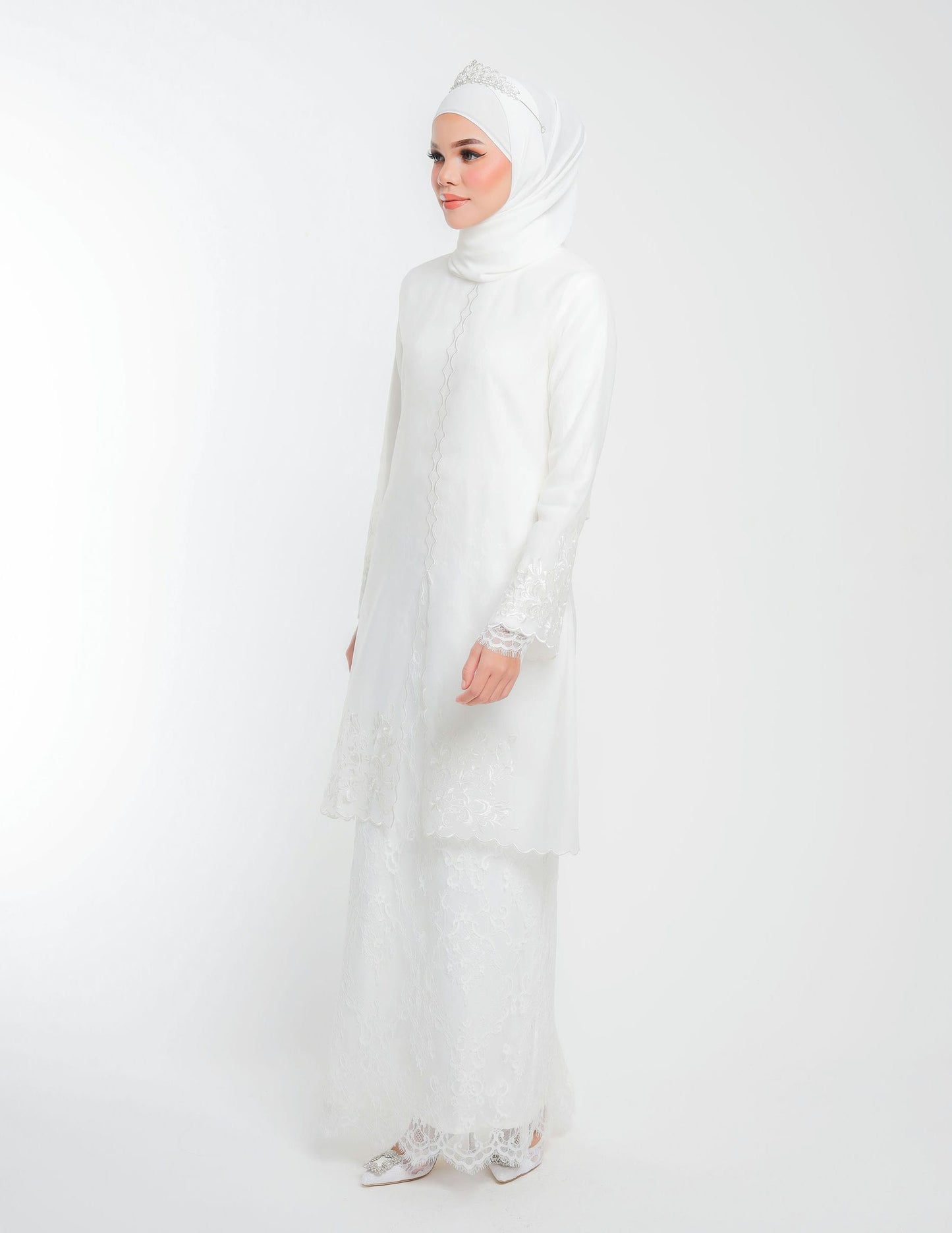 MINOR DEFECT AMAYA KEBAYA (OFF WHITE)