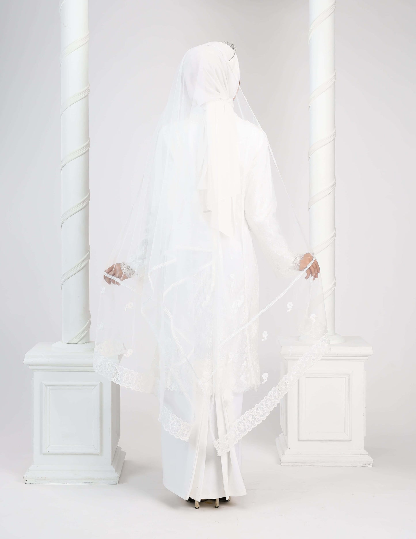 CAMELIA VEIL (OFF WHITE)