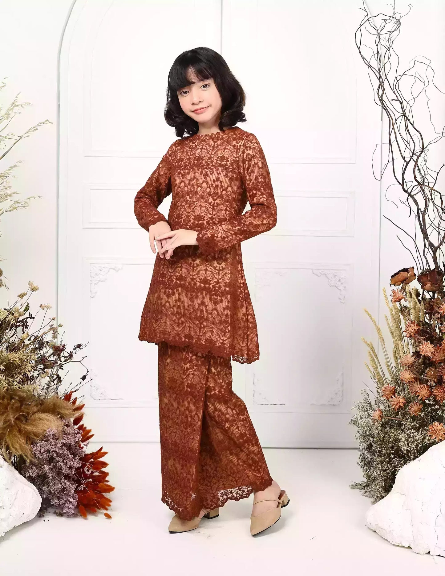 DAHLIYA KEBARUNG KIDS (BROWN)