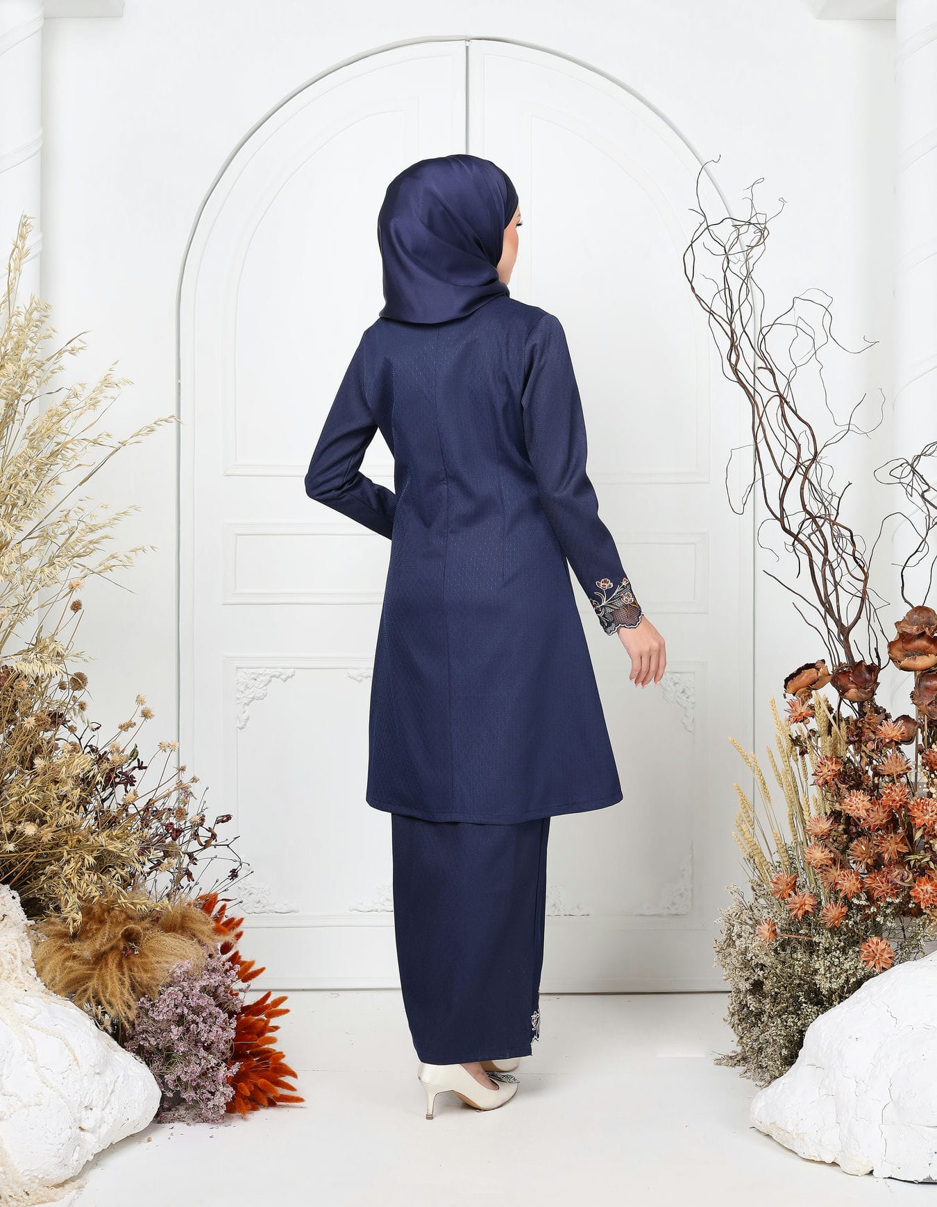 HAERA KEBAYA (NAVY BLUE)