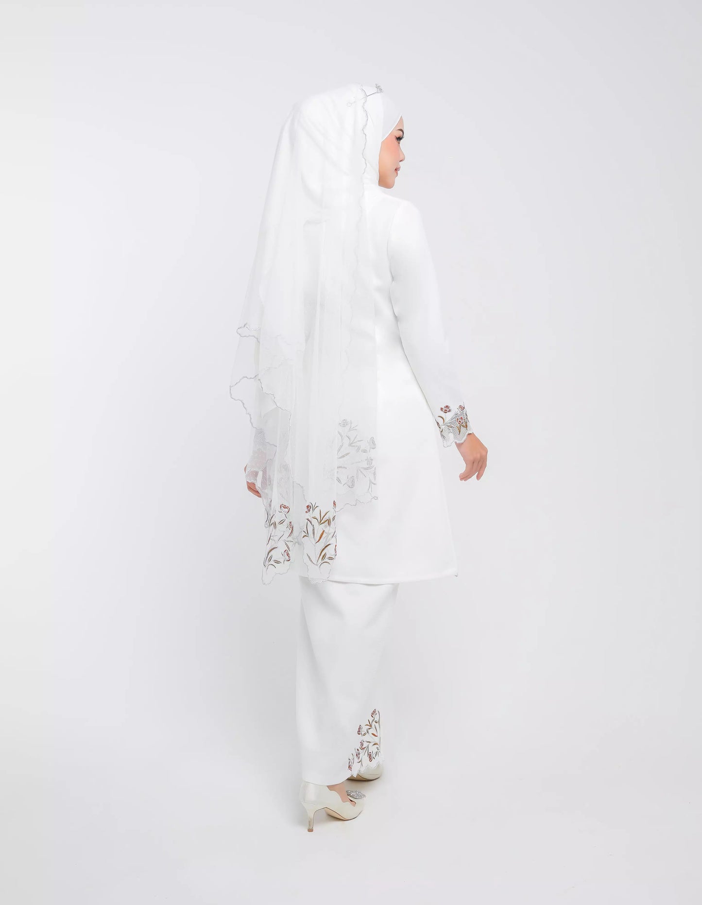 HAERA KEBAYA (OFF WHITE)