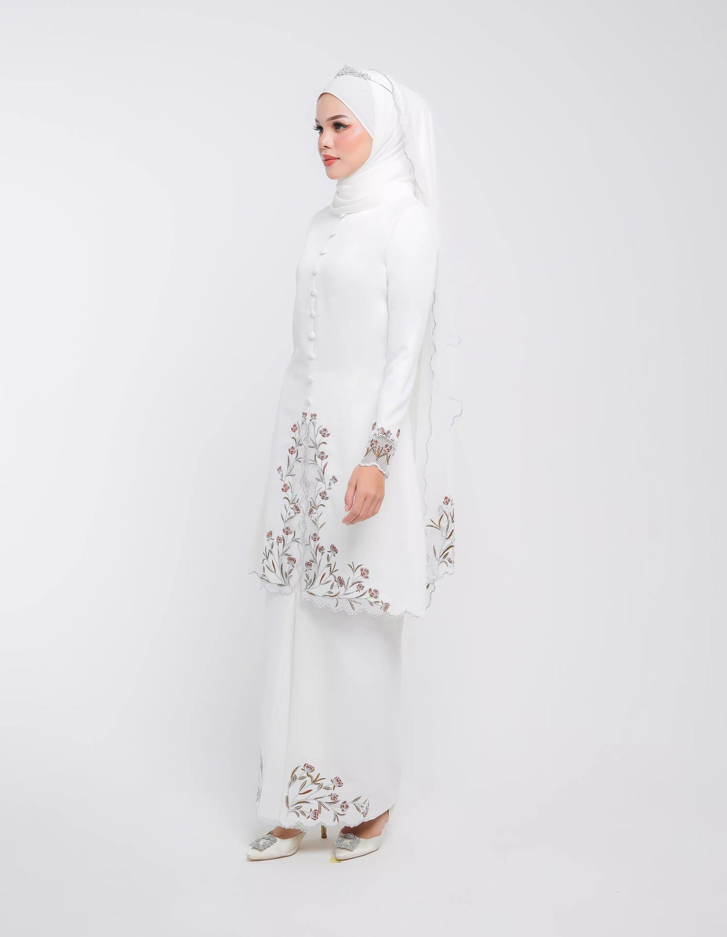 HAERA KEBAYA (OFF WHITE)