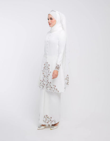 MINOR DEFECT HAERA KEBAYA (OFF WHITE)