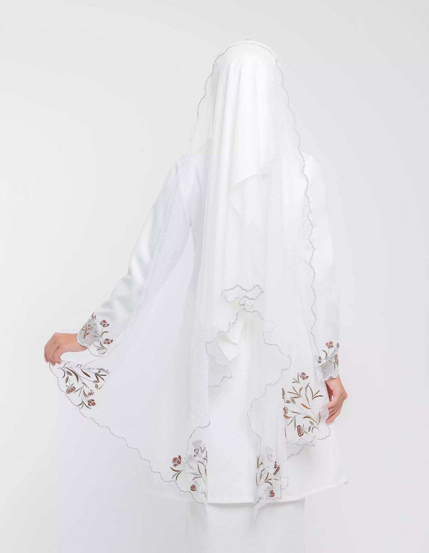 MINOR DEFECT HAERA KEBAYA (OFF WHITE)