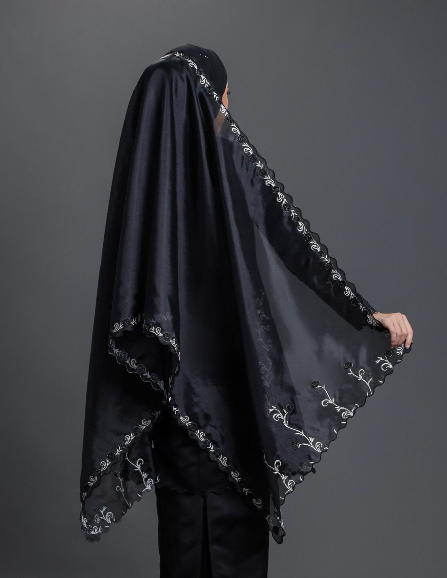 LAILA VEIL (BLACK)